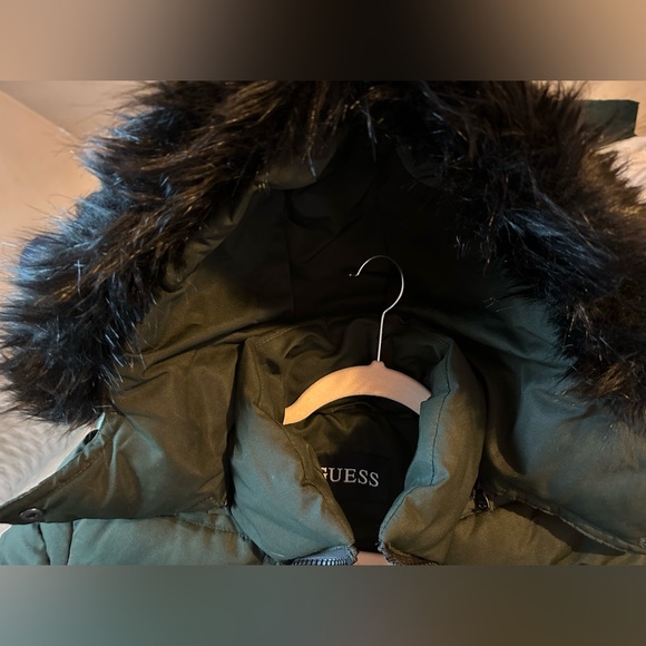 🌲💚NWOT Guess Women’s Winter Parka Coat Dark Olive Green, Black Faux Fur Hood🌲💚 - Picture 7 of 16